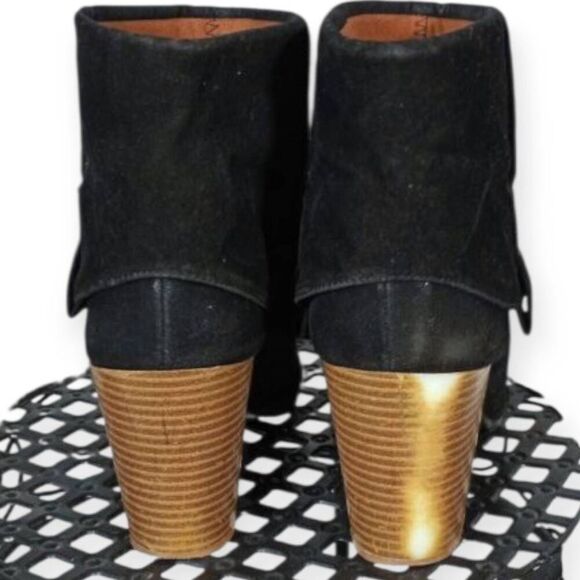 QUPID BLACK FAUX SUEDE BOOTIES SZ.6.5-7 GUC. - Picture 4 of 9